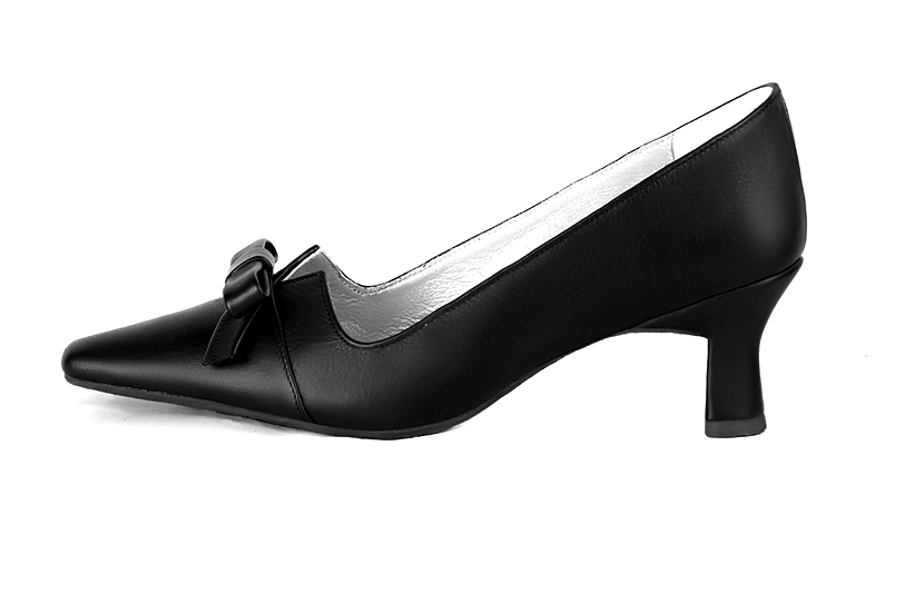 Satin black women's dress pumps, with a knot on the front.. Profile view - Florence KOOIJMAN